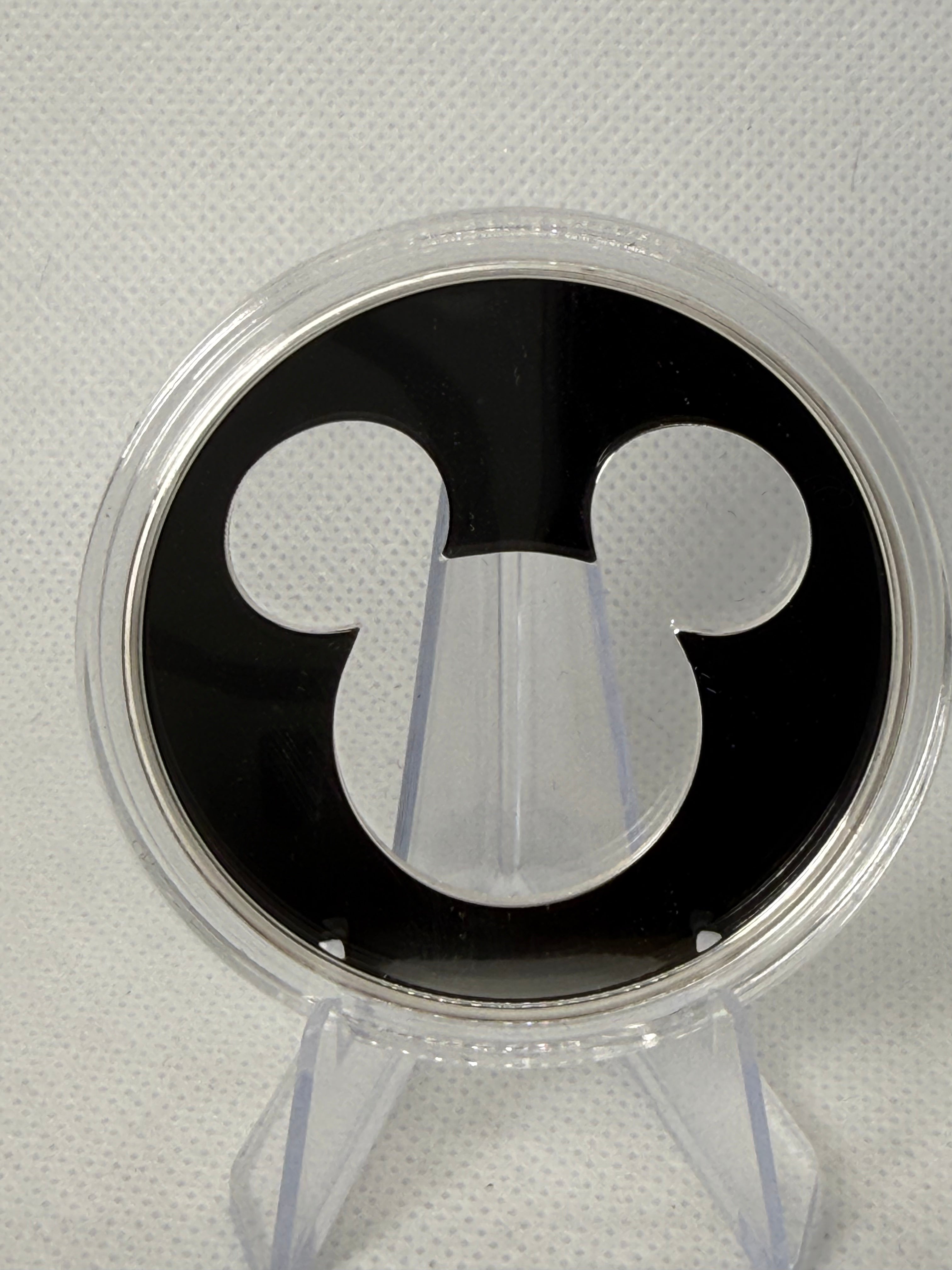 Agoro Mickey Mouse Iconic Silhouettes 1/2 Troy Oz Fine 999 Silver Coin in Presentation Box