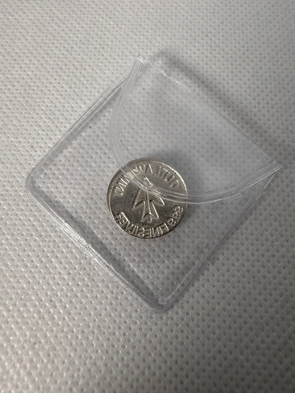 Outlaw Mint 1 gram Fine 999 Silver Round Bullion in Flip