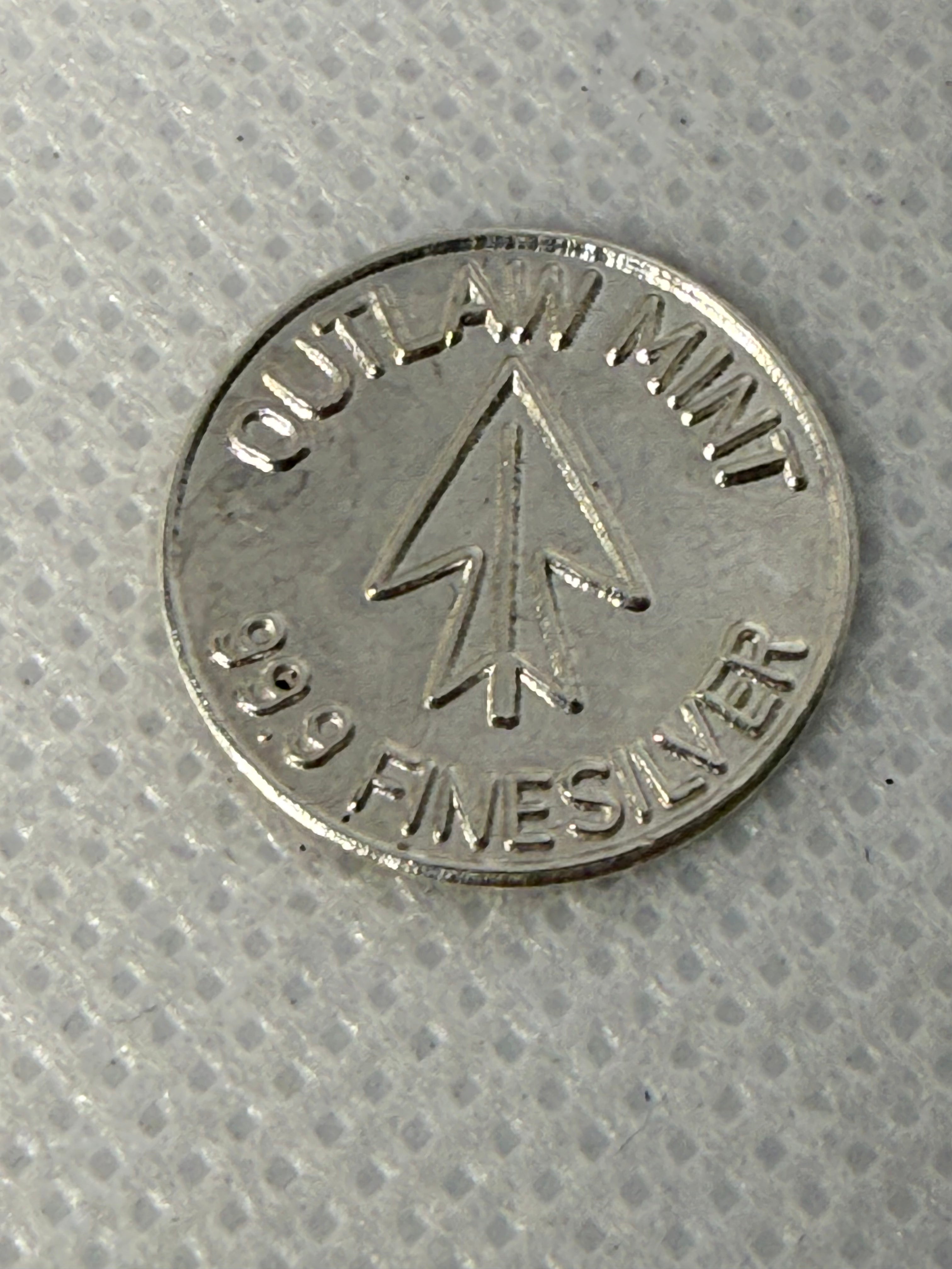 Outlaw Mint 1 gram Fine 999 Silver Round Bullion in Flip