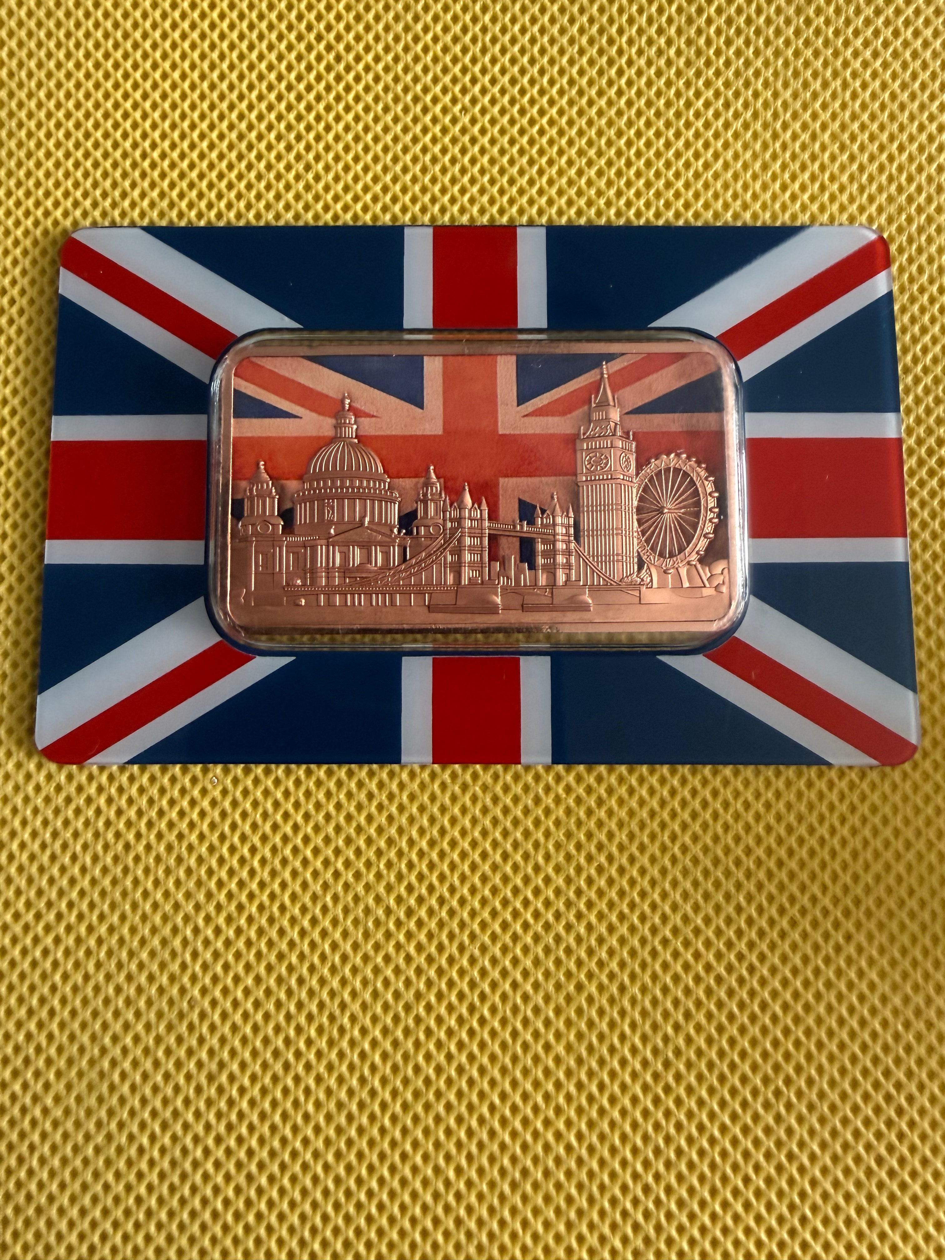 1oz fine Copper with Colourised London Cityscape with Union Jack on Card with COA limited to 1000