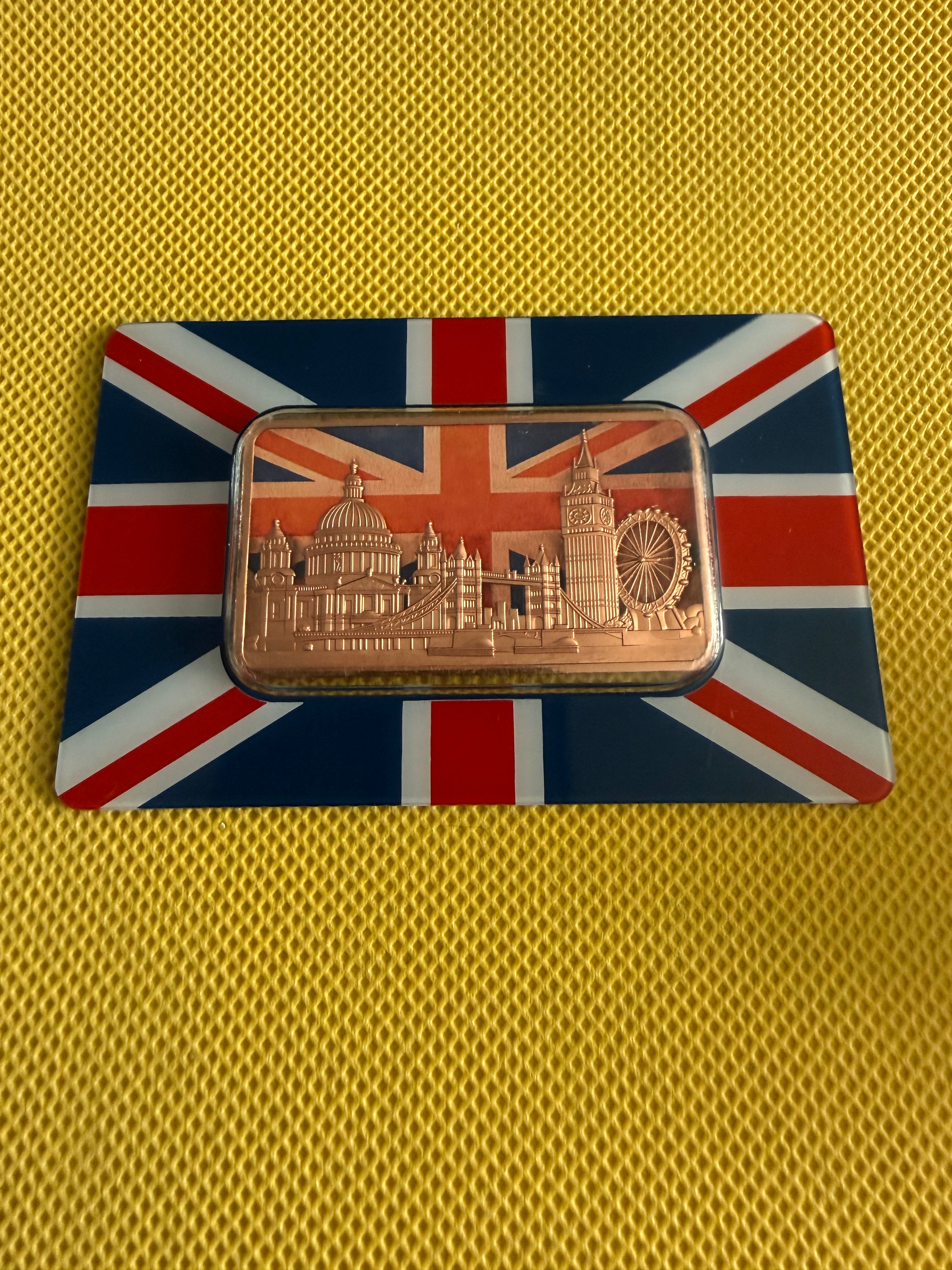1oz fine Copper with Colourised London Cityscape with Union Jack on Card with COA limited to 1000