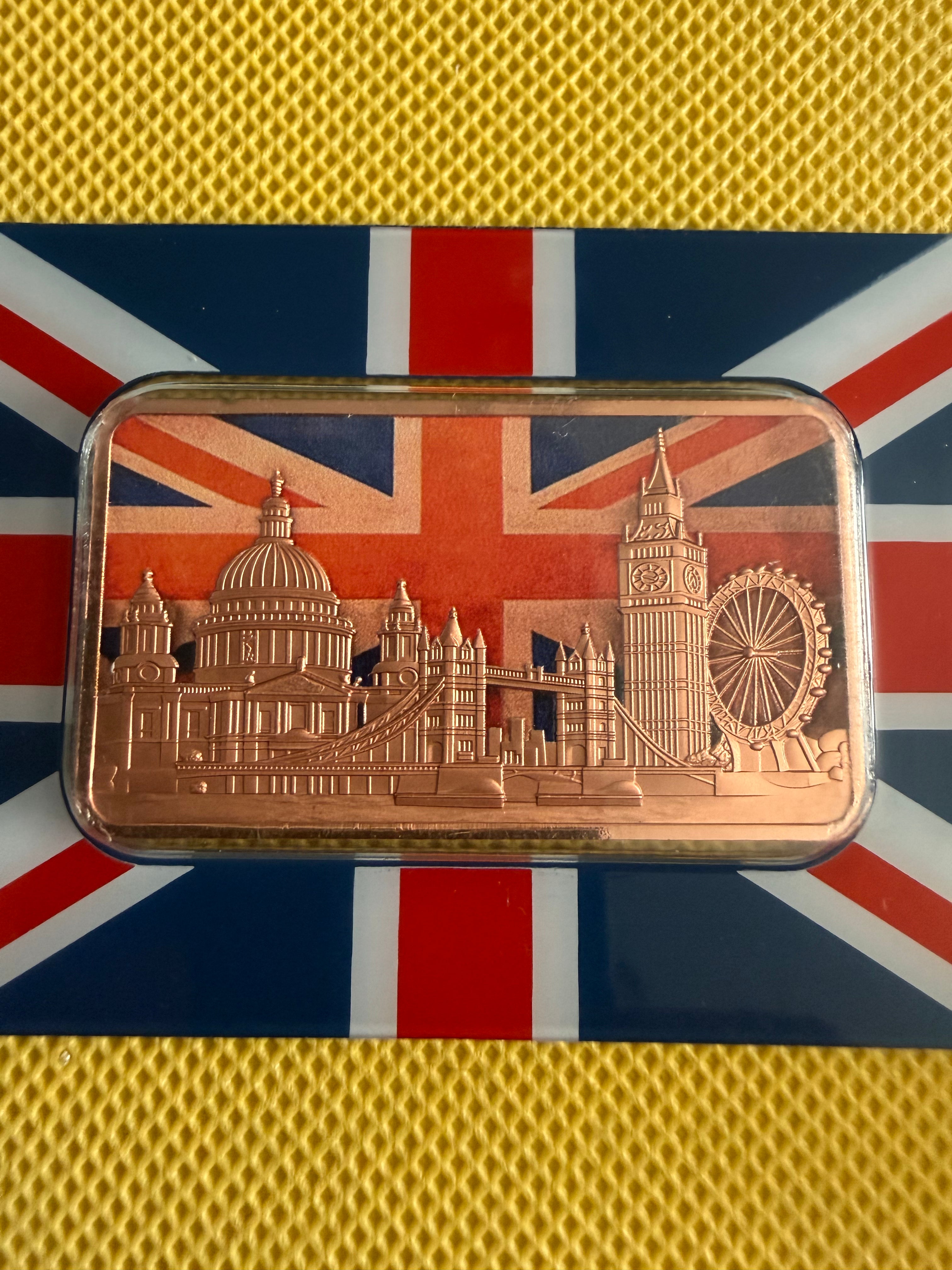1oz fine Copper with Colourised London Cityscape with Union Jack on Card with COA limited to 1000